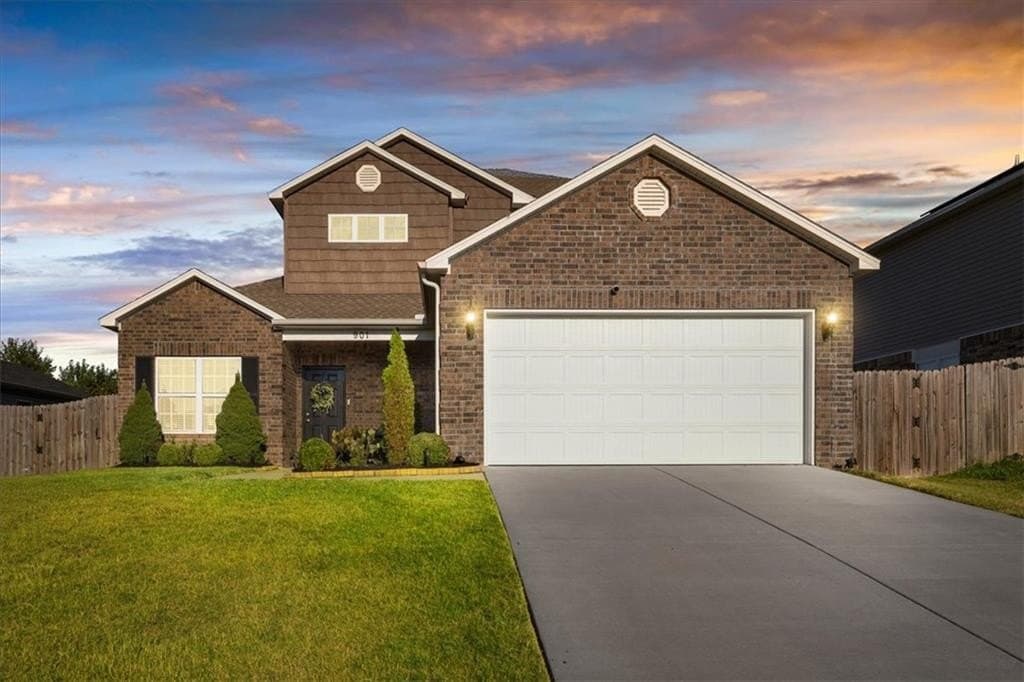3 bedroom house for sale at 901 SW Loudon Dr Bentonville - $415,000