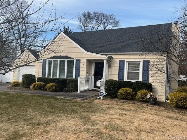 4 bedroom house for sale at 103 Foster Blvd Babylon 11702 - $649,000