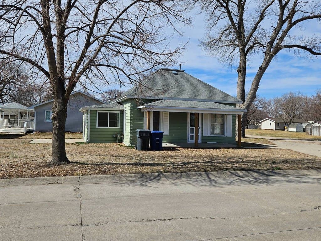 2 bedroom house for sale at 1402 10th Ave Central City - $160,000