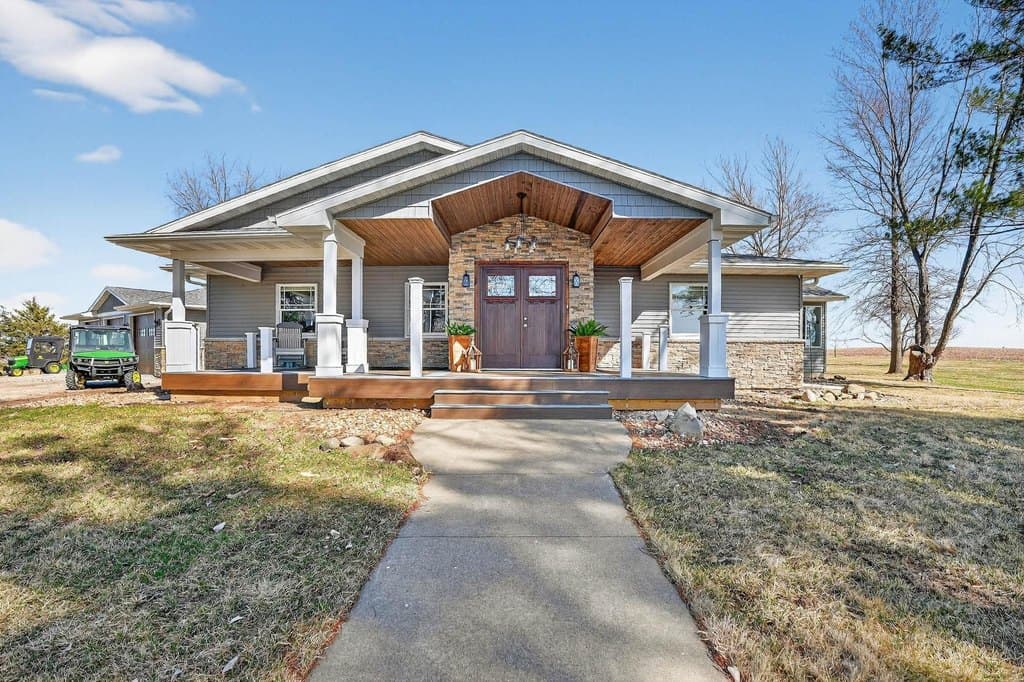 3 bedroom house for sale at 11145 Kimball Ave Waterloo 50701 - $574,900