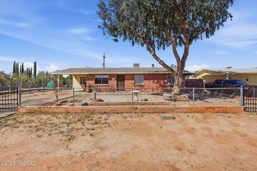 3 bedroom house for sale at 15901 N Starboard Dr Catalina - $230,000