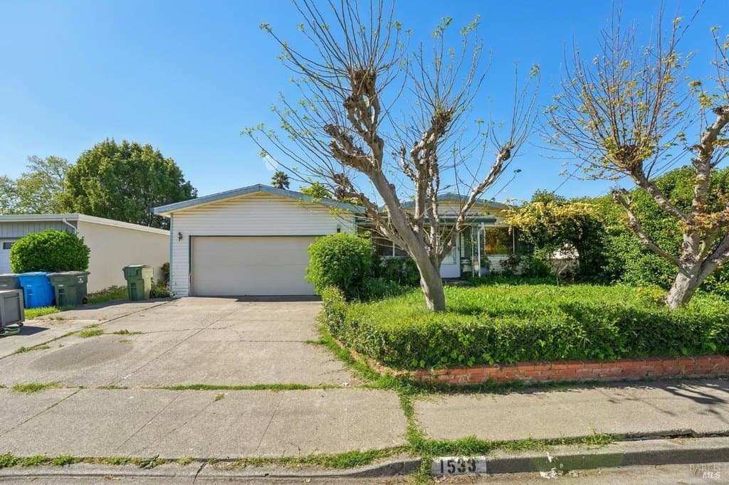3 bedroom house for sale at 1533 Joan Dr Petaluma 94954 - $550,000