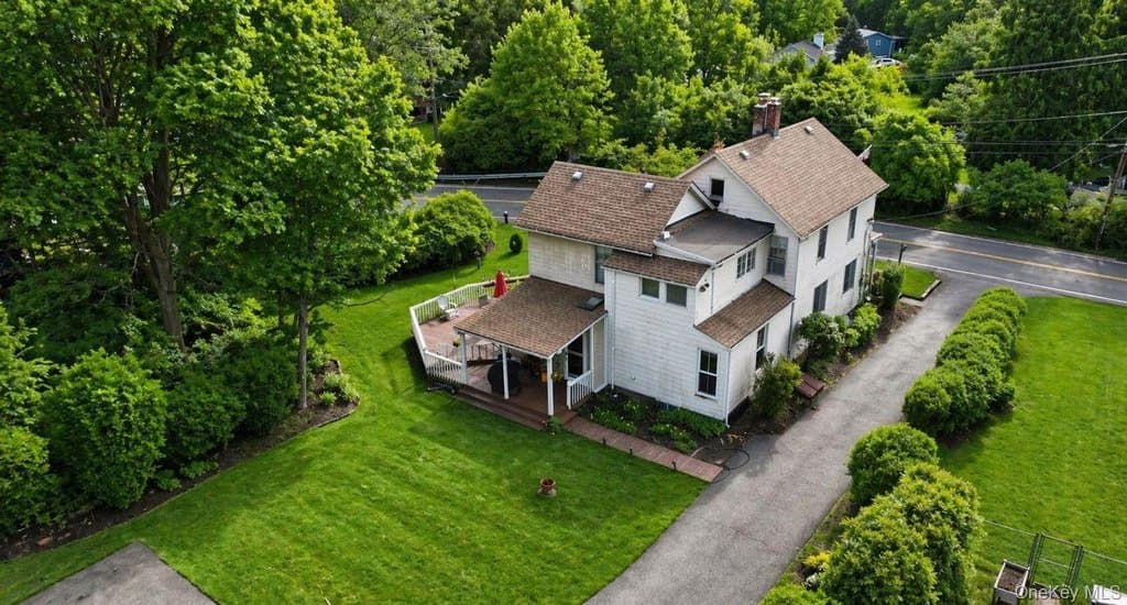 4 bedroom house for sale at 278 Cherry Ln Airmont - $879,000