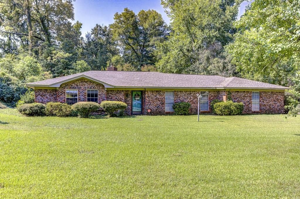 4 bedroom house for sale at 412 Elmwood St Beechwood - $269,000