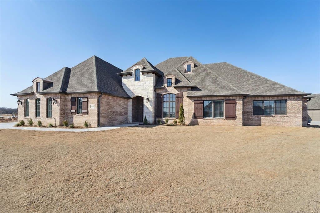 4 bedroom house for sale at 17552 S 52nd East Ave Bixby 74008 - $574,900