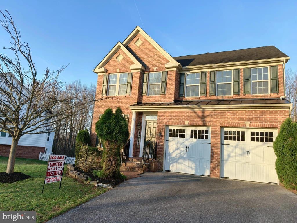 4 bedroom house for sale at 23018 Sycamore Farm Dr Clarksburg 20871 - $899,900