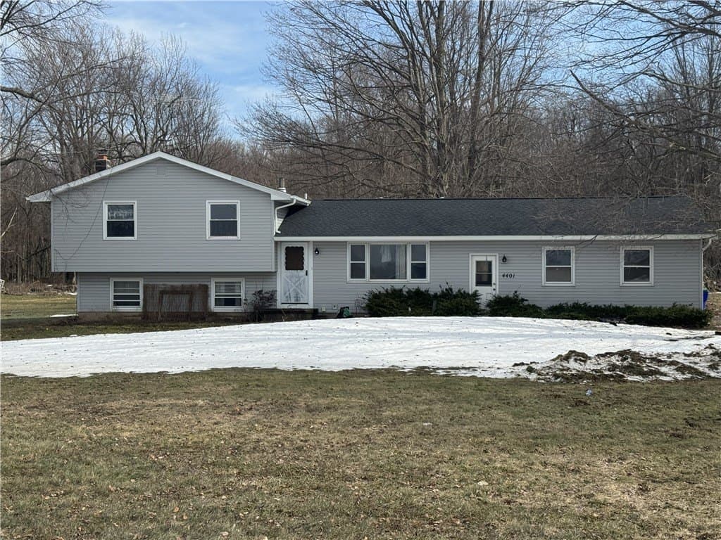 3 bedroom house for sale at 4401 Johnny Cake Ln Albion - $179,900