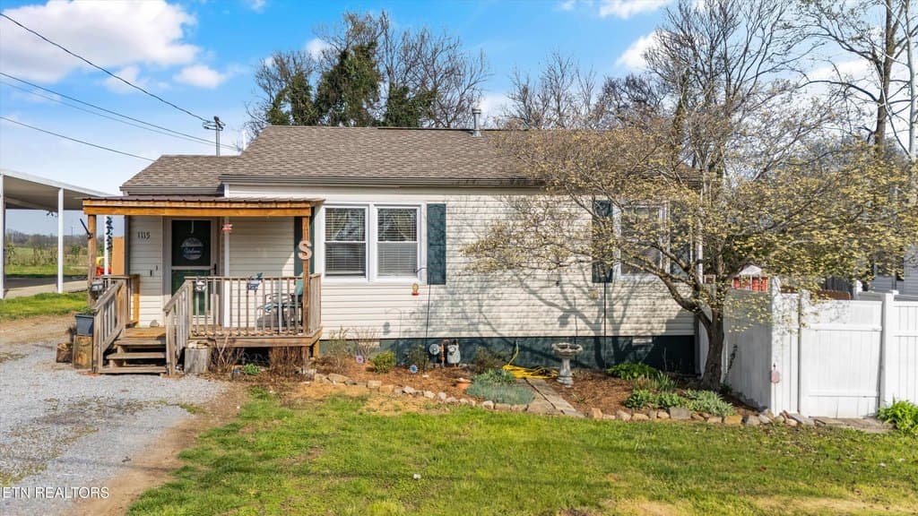 2 bedroom house for sale at 1115 Cherry St Alcoa - $256,000