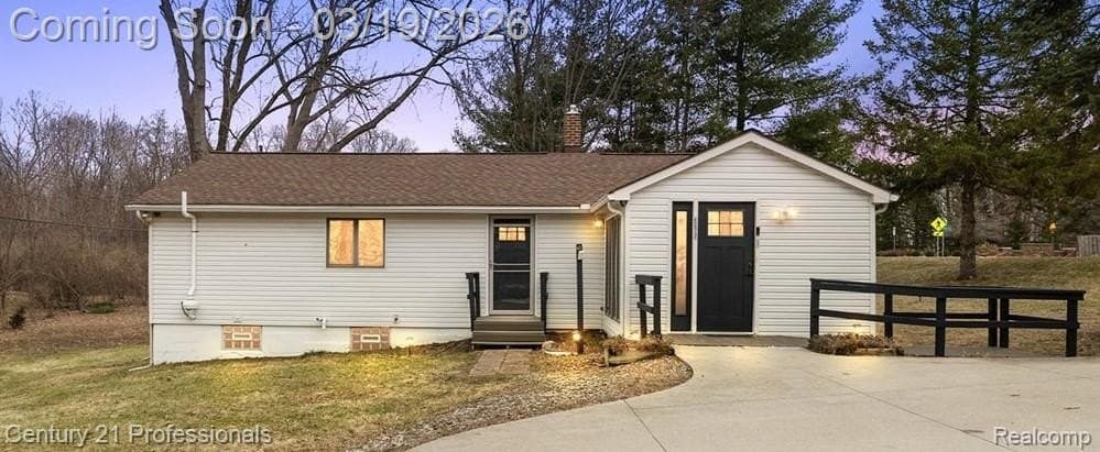 2 bedroom house for sale at 3205 Shimmons Rd Auburn Hills - $350,000