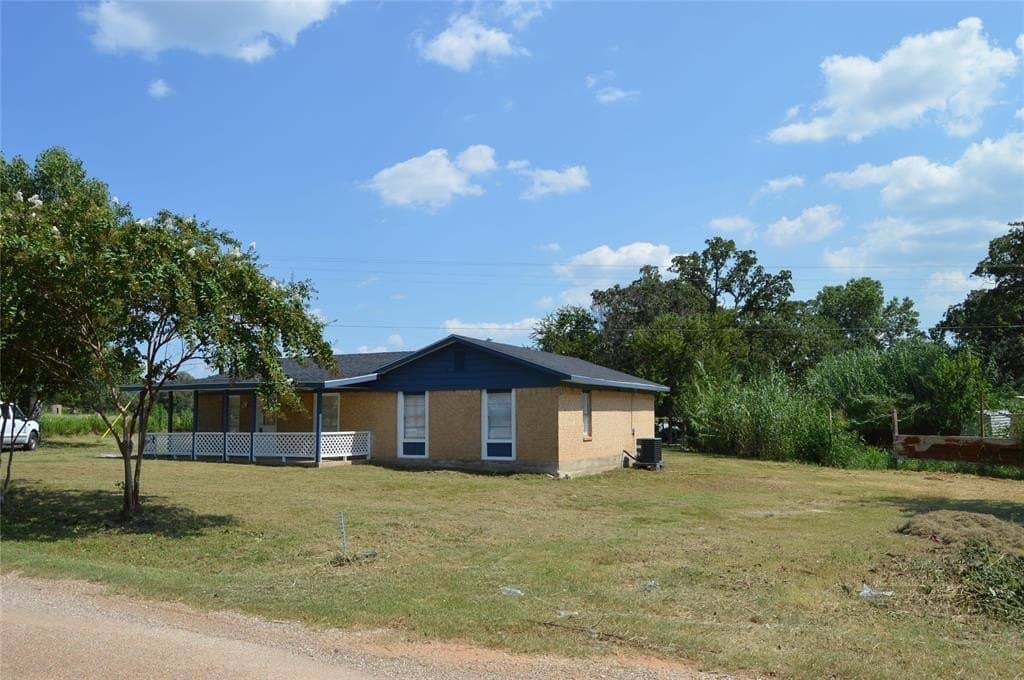 3 bedroom house for sale at 245 Flaming Oak Dr Camp Swift - $249,000