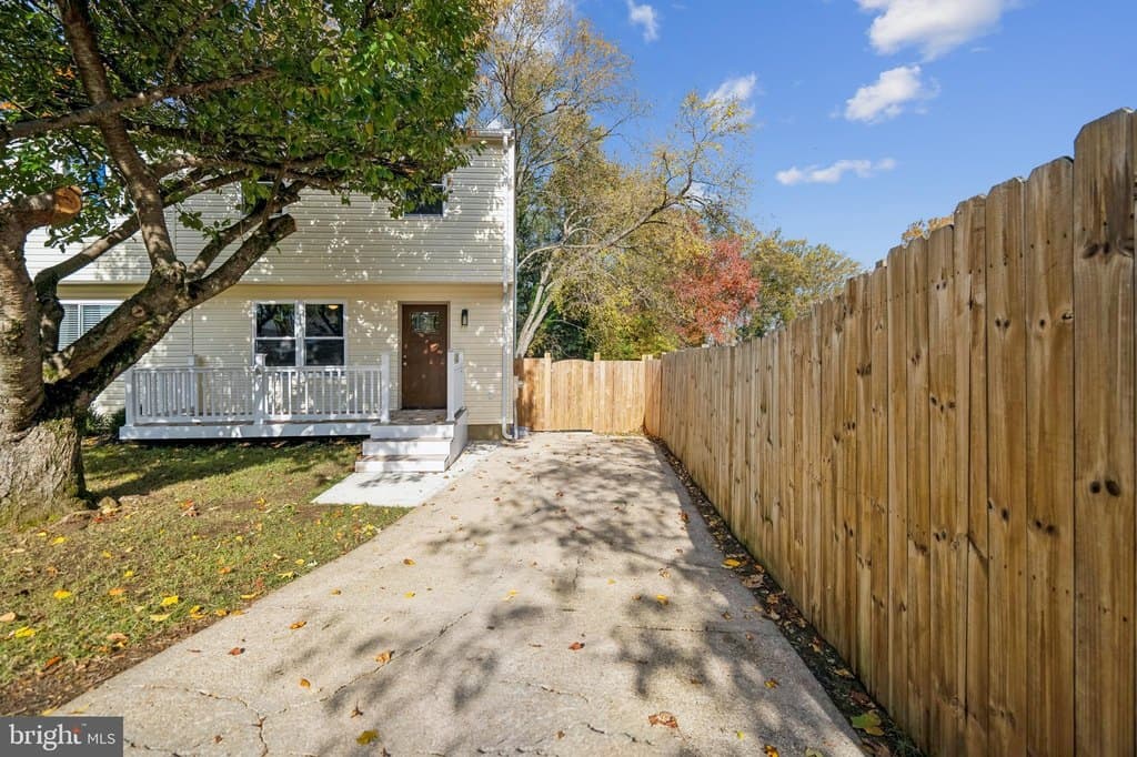 4 bedroom townhouse for sale at 1078 Brightleaf Ct Arnold - $499,000