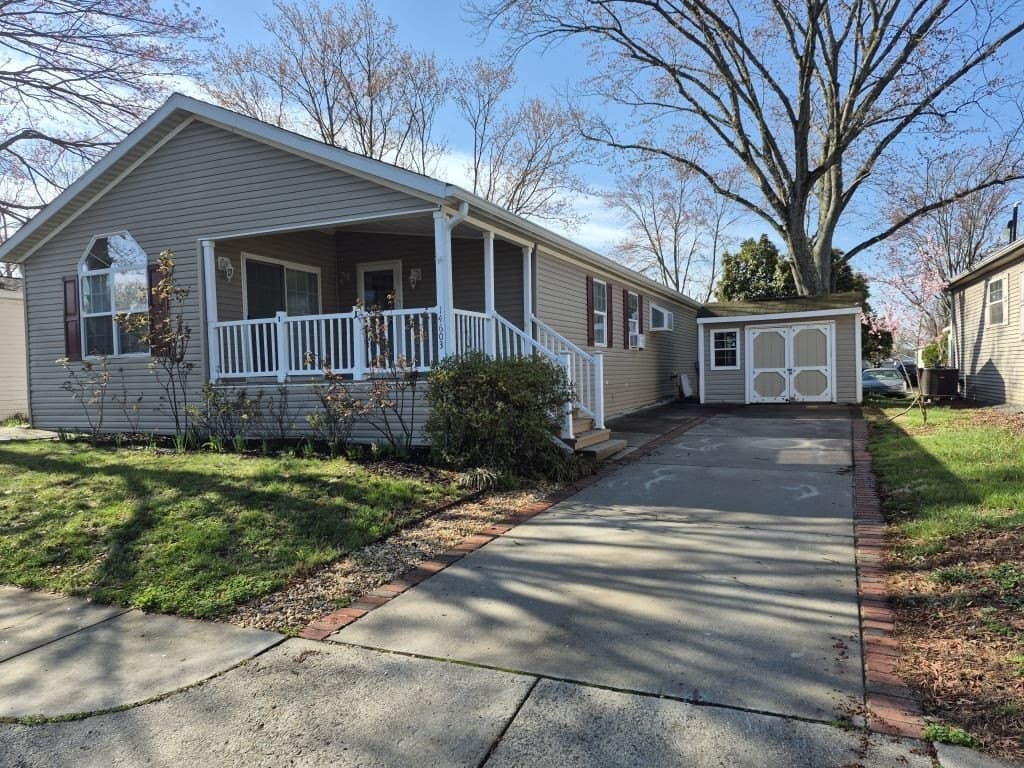 3 bedroom mobile home for sale at 14603 Boac Cir Unit 8 Chantilly - $97,500