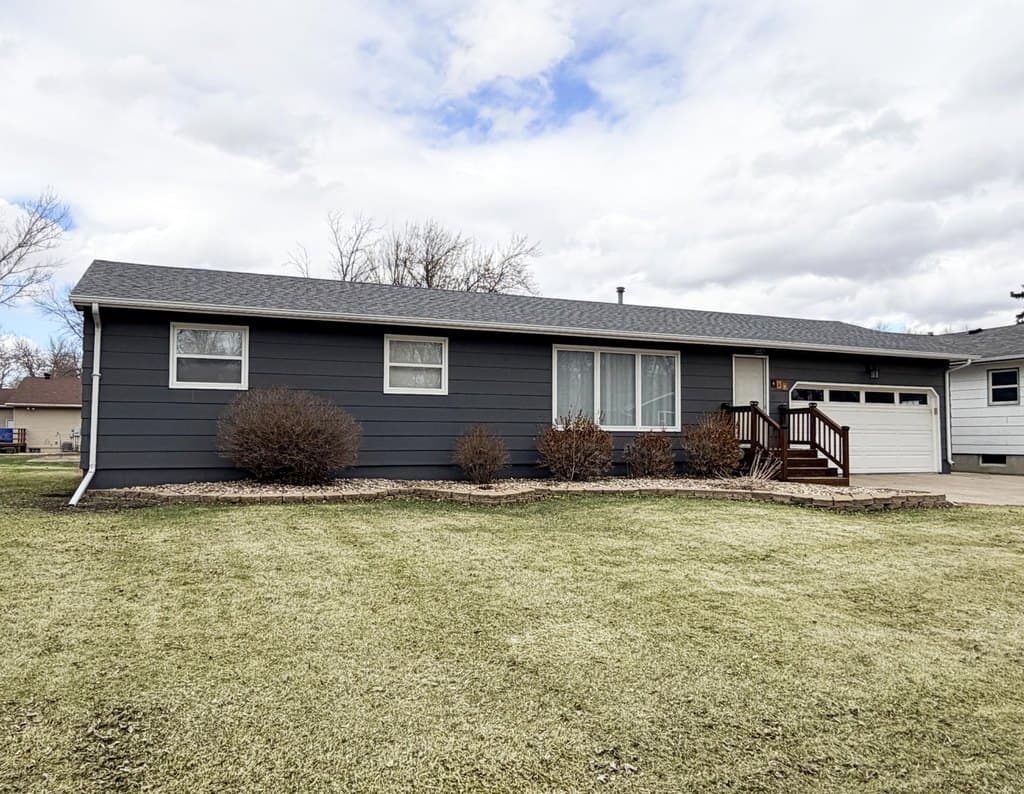 5 bedroom house for sale at 621 NE 17th Ave Aberdeen - $319,900