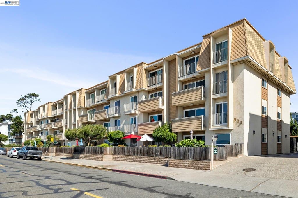 2 bedroom condo for sale at 933 Shoreline Dr Apt 306 Alameda - $695,000