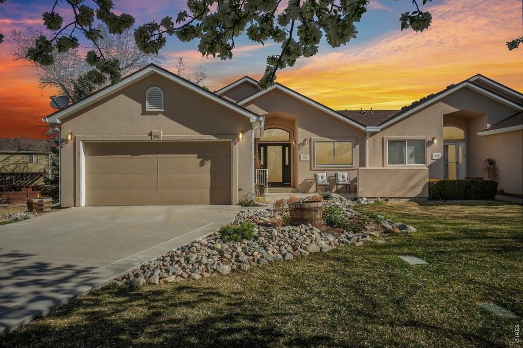 3 bedroom townhouse for sale at 330 Blackstone Cir Loveland 80537 - $560,000