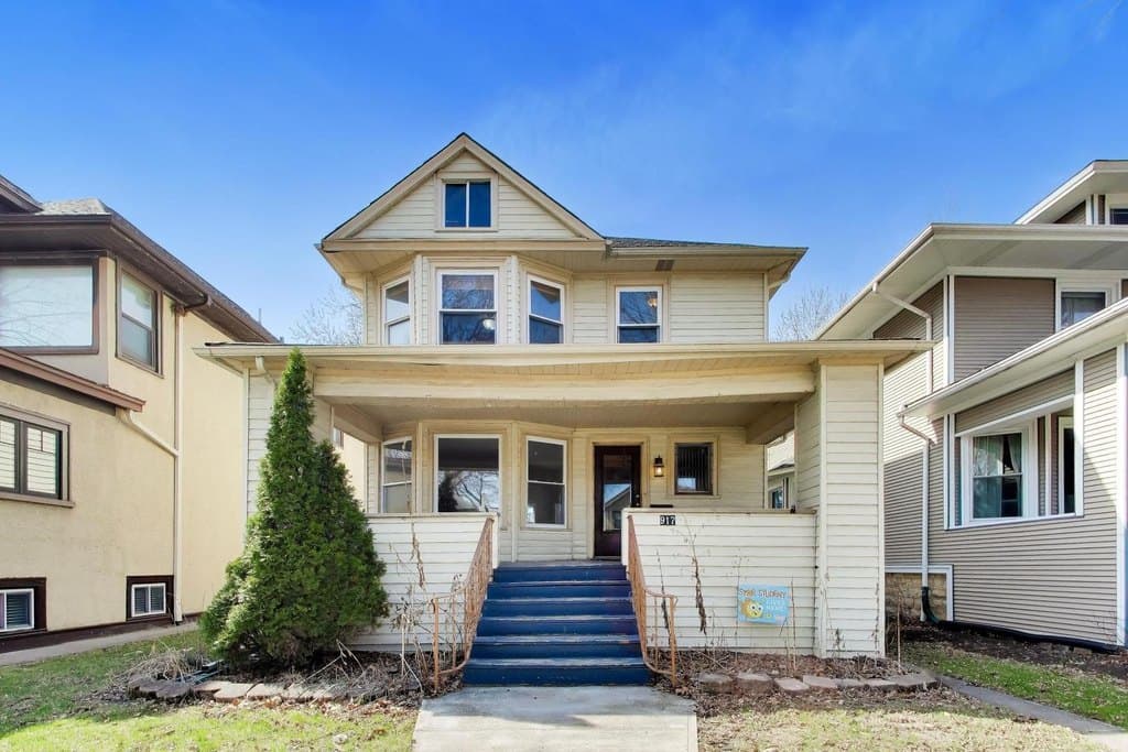 4 bedroom house for sale at 917 Home Ave Oak Park 60304 - $419,000