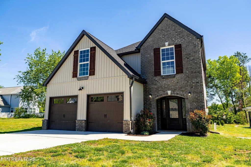 4 bedroom house for sale at 215 Ogana Ln Loudon 37774 - $529,900