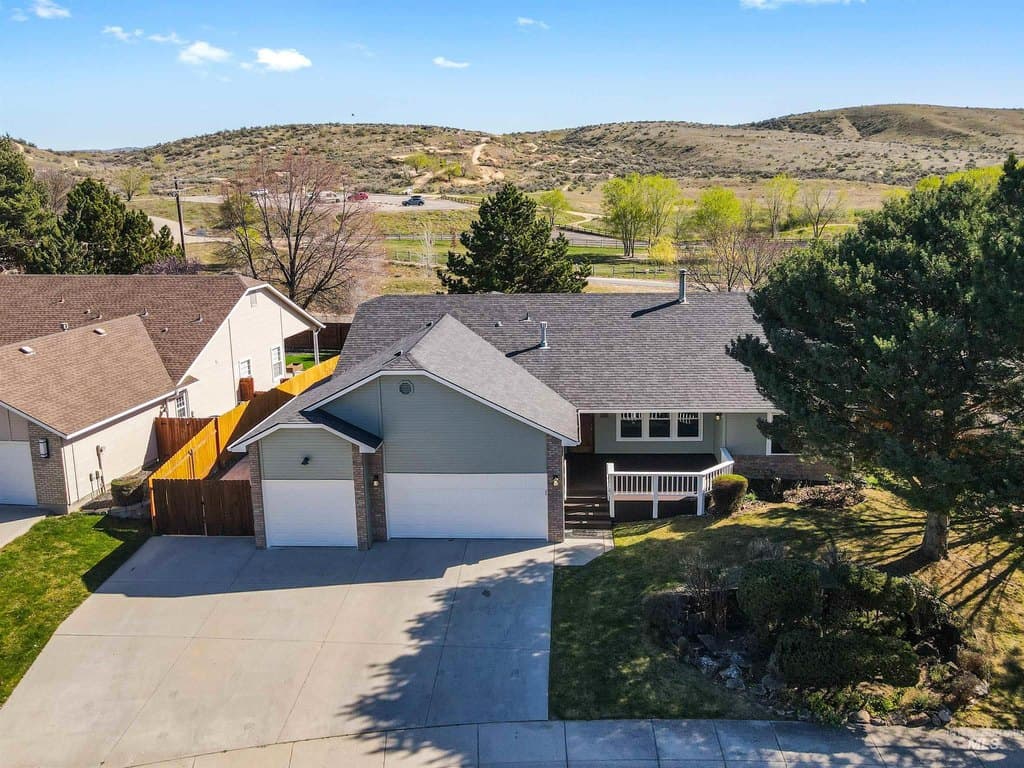 5 bedroom house for sale at 1700 N Trail Creek Way Eagle 83616 - $589,900