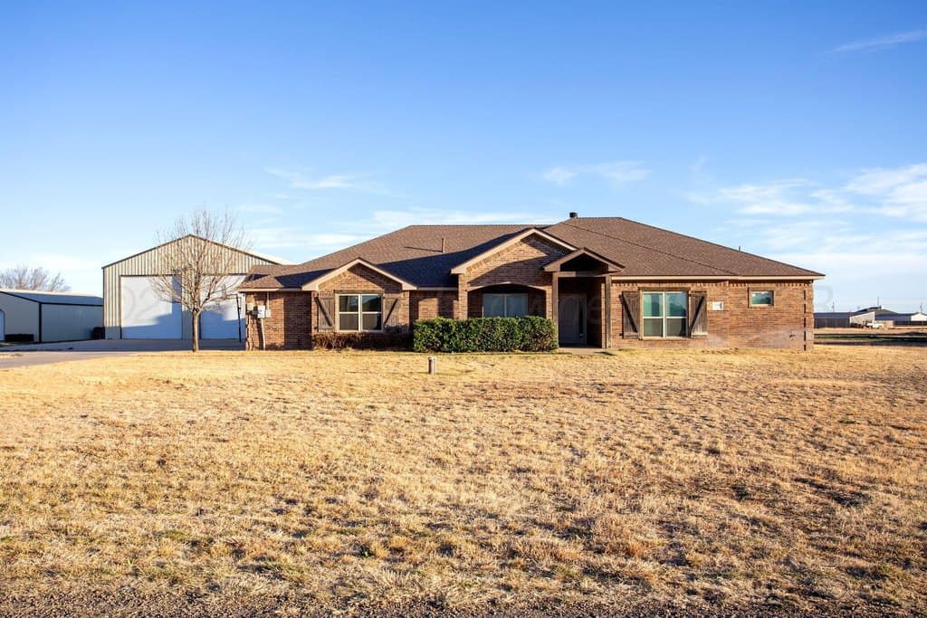 4 bedroom house for sale at 18400 Sundancer Ln Bushland - $550,000