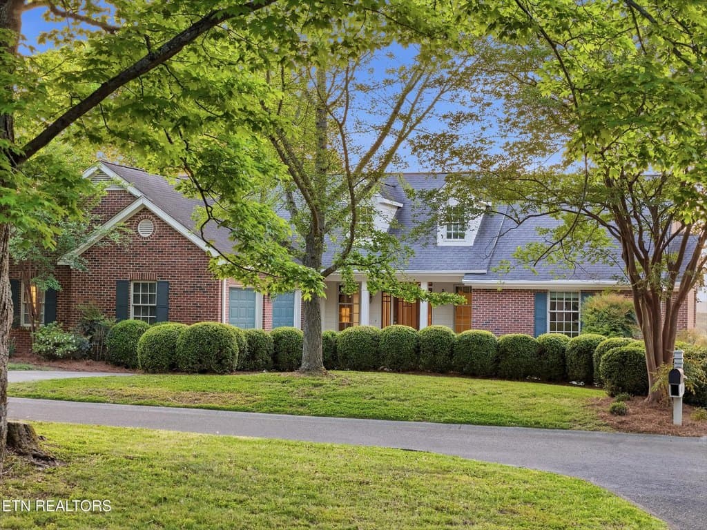 4 bedroom house for sale at 633 Fort Hill St Loudon 37774 - $1,185,000