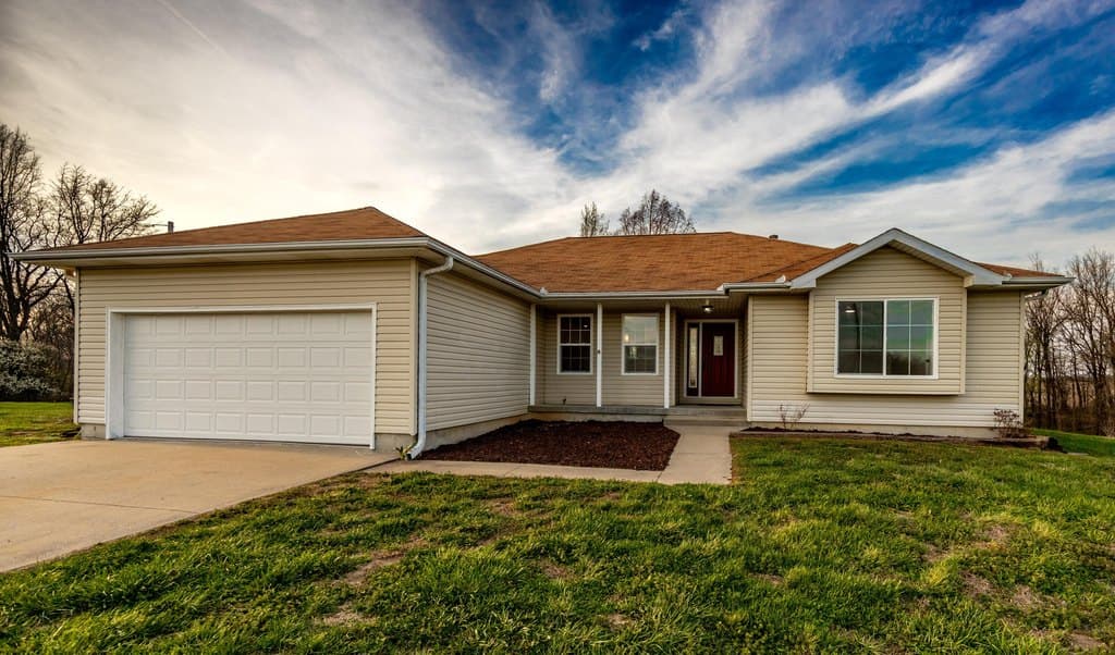 4 bedroom house for sale at 20473 County Road YY Marshall 65340 - $299,900