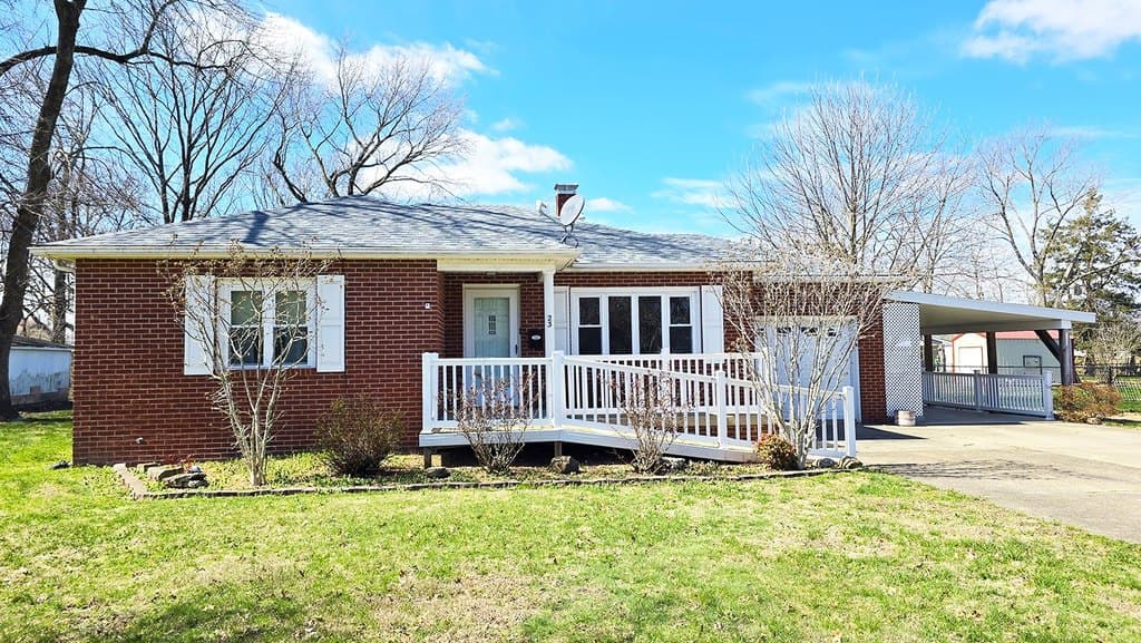 2 bedroom house for sale at 23 Park Ln Centralia - $145,000