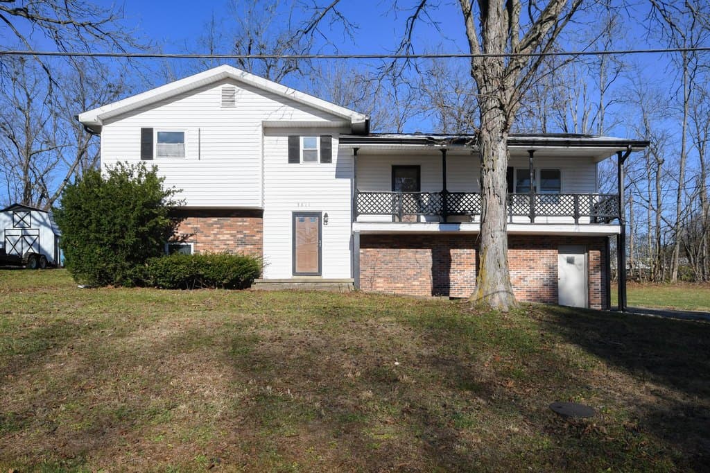 3 bedroom house for sale at 3811 Woodland Dr Camargo - $249,000