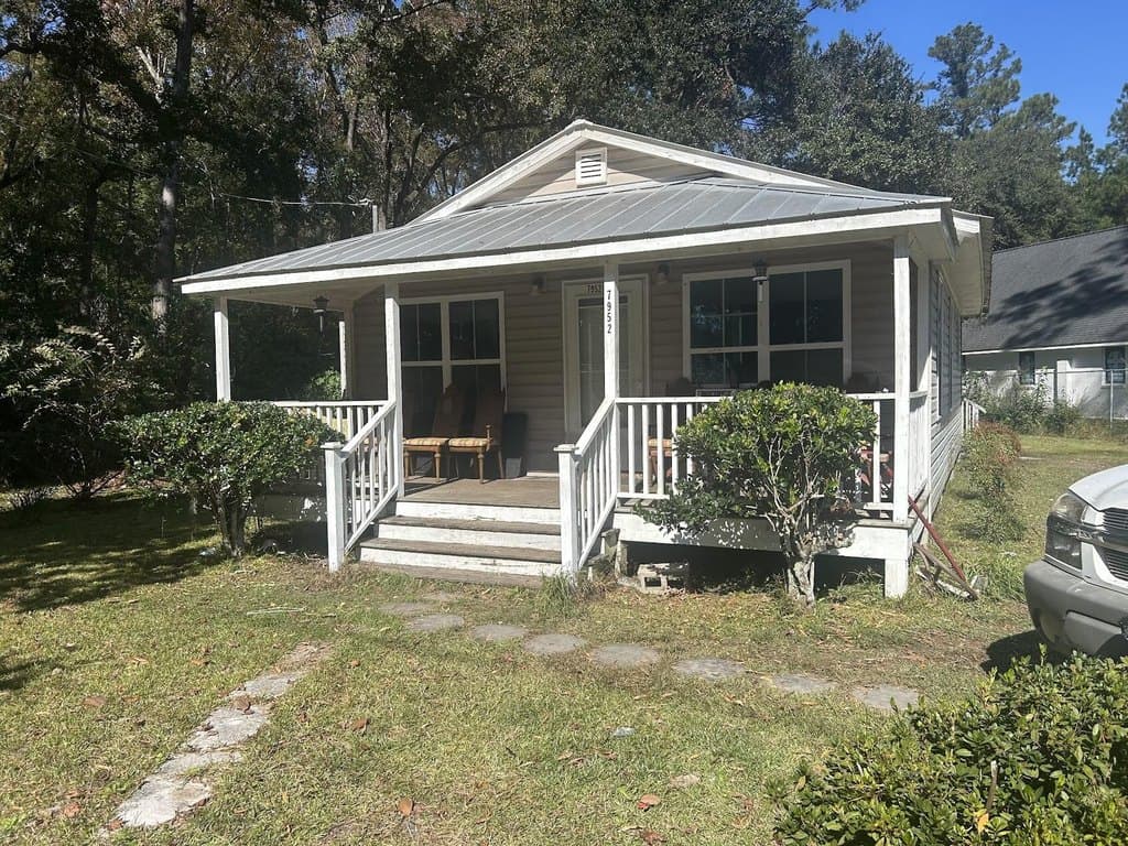 2 bedroom house for sale at 7952 Savannah Hwy Adams Run - $185,000