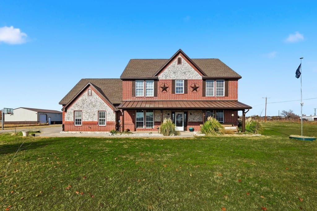 4 bedroom house for sale at 102 Van Meter Dr Aurora - $829,000
