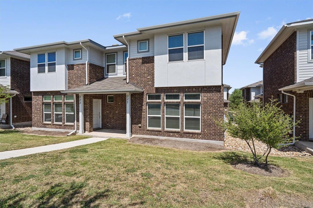 6 bedroom condo for sale at 605 W South St Unit 32 Leander 78641 - $539,000