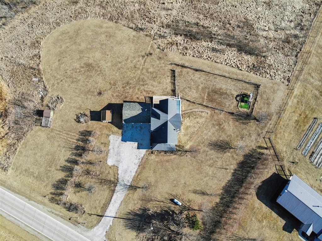 7 bedroom house for sale at 5825 G24 Hwy Carlisle - $450,000