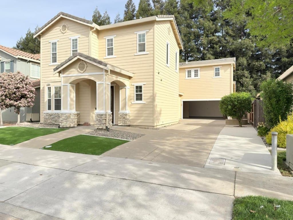 3 bedroom house for sale at 1463 Estrella Way Turlock 95382 - $579,888