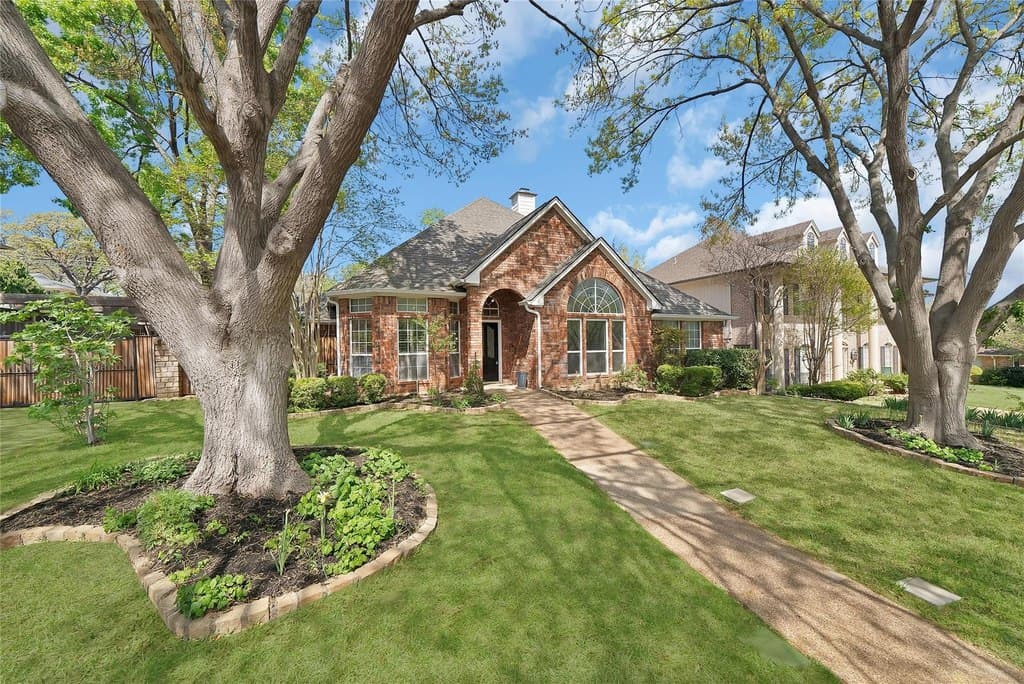 3 bedroom house for sale at 2930 Woodland Hills Dr Grapevine 76051 - $540,000