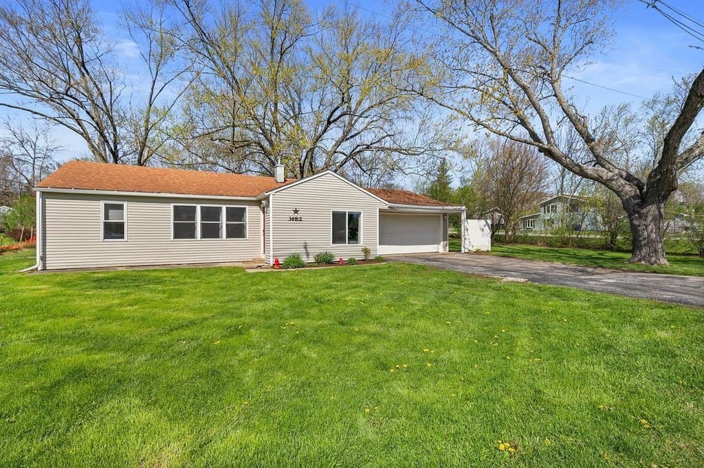 3 bedroom house for sale at 36812 N Helen Dr Venetian Village 60046 - $280,000