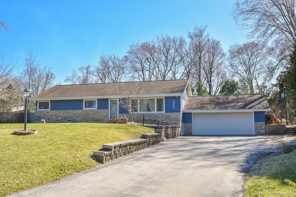 3 bedroom house for sale at 3551 S Woodland Ct New Berlin 53146 - $374,900