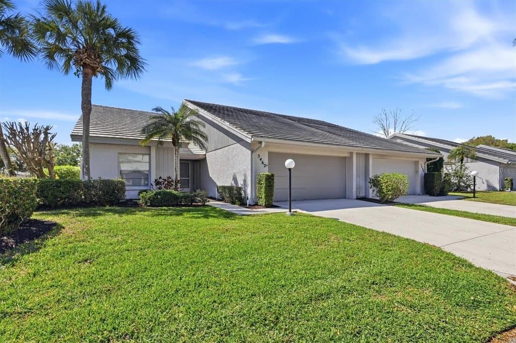 2 bedroom house for sale at 5462 Crestlake Blvd Unit 159 Bee Ridge - $239,900