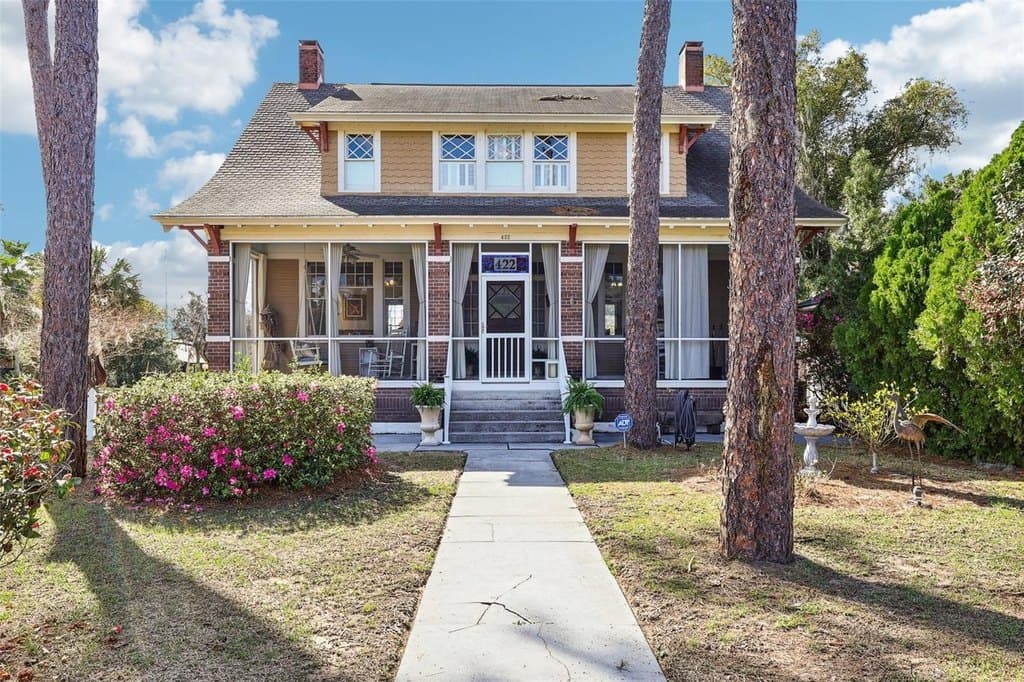 3 bedroom house for sale at 422 S Center St Eustis 32726 - $550,000