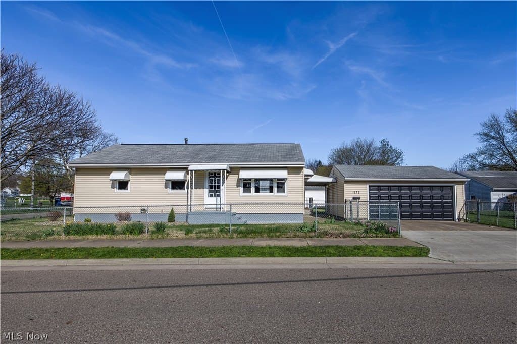 3 bedroom house for sale at 1132 Battles Ave Akron - $169,900