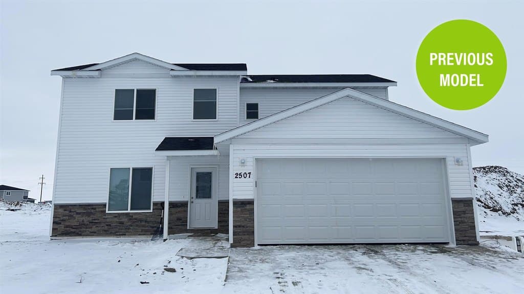 4 bedroom house for sale at 2224 23rd Ave NW Unit Eisenhower Minot 58703 - $350,900