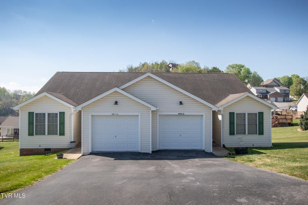 4 bedroom condo for sale at 20892 Deer Run Dr Unit A Abingdon - $350,000