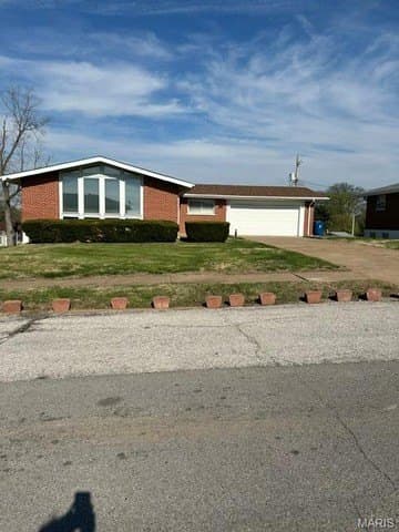 3 bedroom house for sale at 5120 Wallingford Dr Ferguson 63121 - $174,999