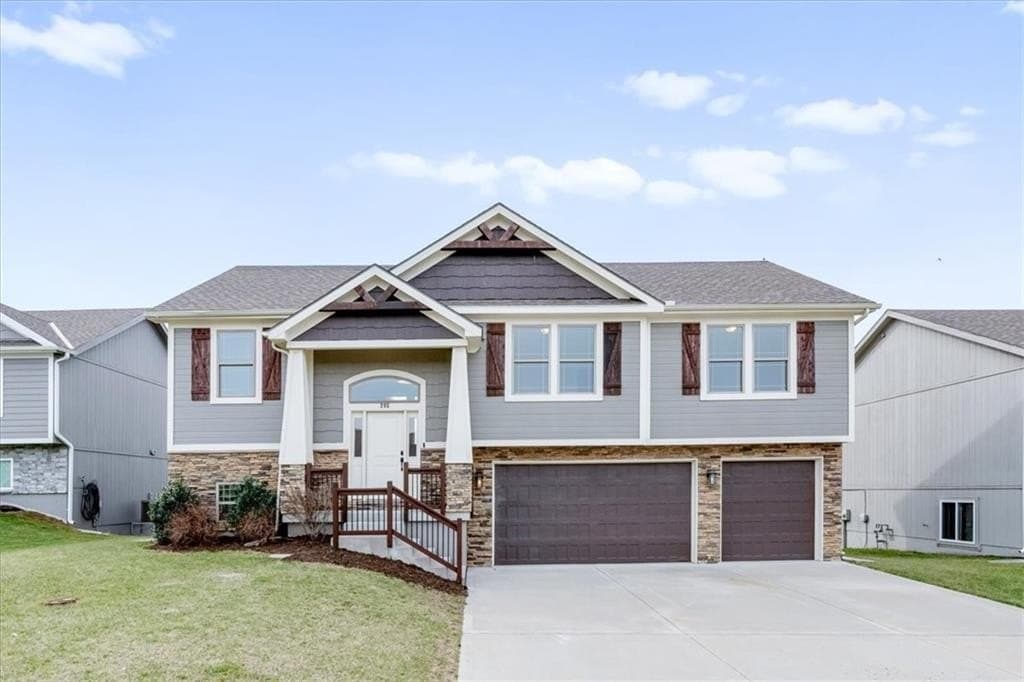 4 bedroom house for sale at 205 NE Hoot Owl St Grain Valley 64029 - $415,000