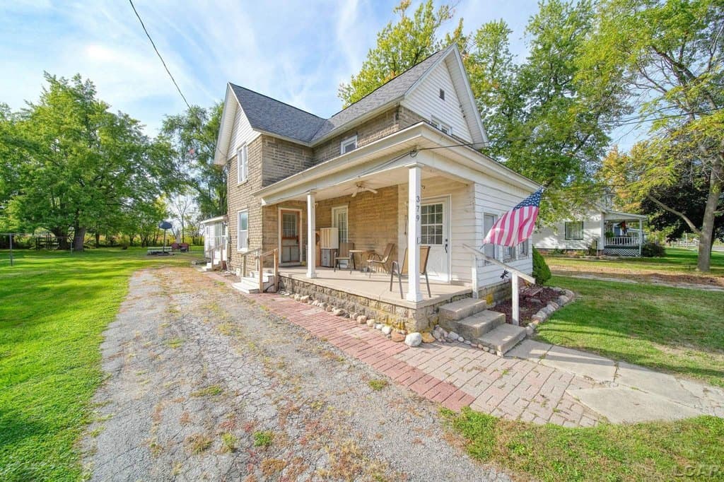 4 bedroom house for sale at 379 N Main St Britton - $175,000