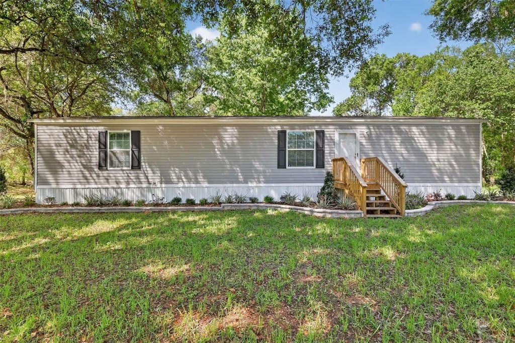 2 bedroom mobile home for sale at 4152 C 575 Bushnell - $259,000