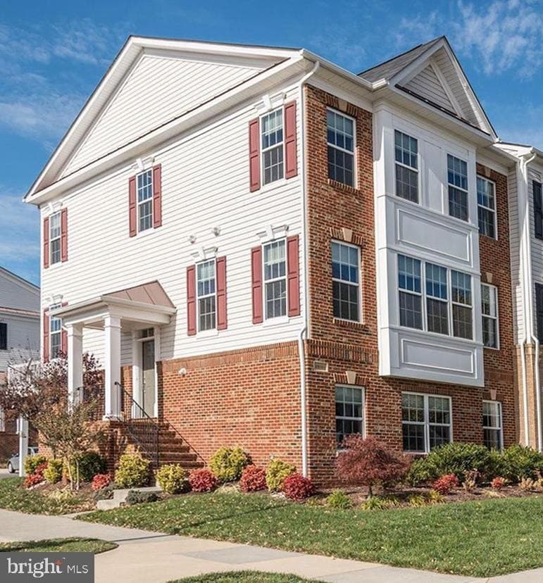 3 bedroom townhouse for sale at 25101 Croxley Green Sq Stone Ridge 20105 - $699,000