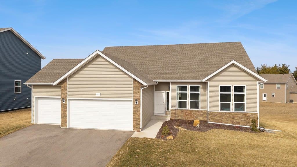 3 bedroom house for sale at 821 Margarets Way Belleville - $455,000