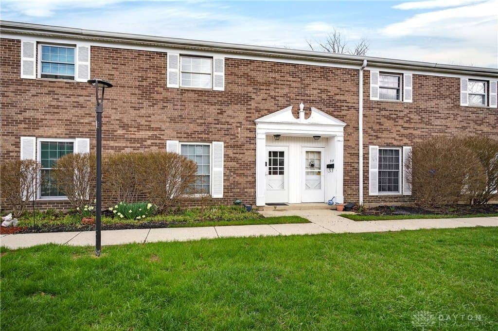 2 bedroom condo for sale at 719 Clareridge Ln Centerville - $174,900