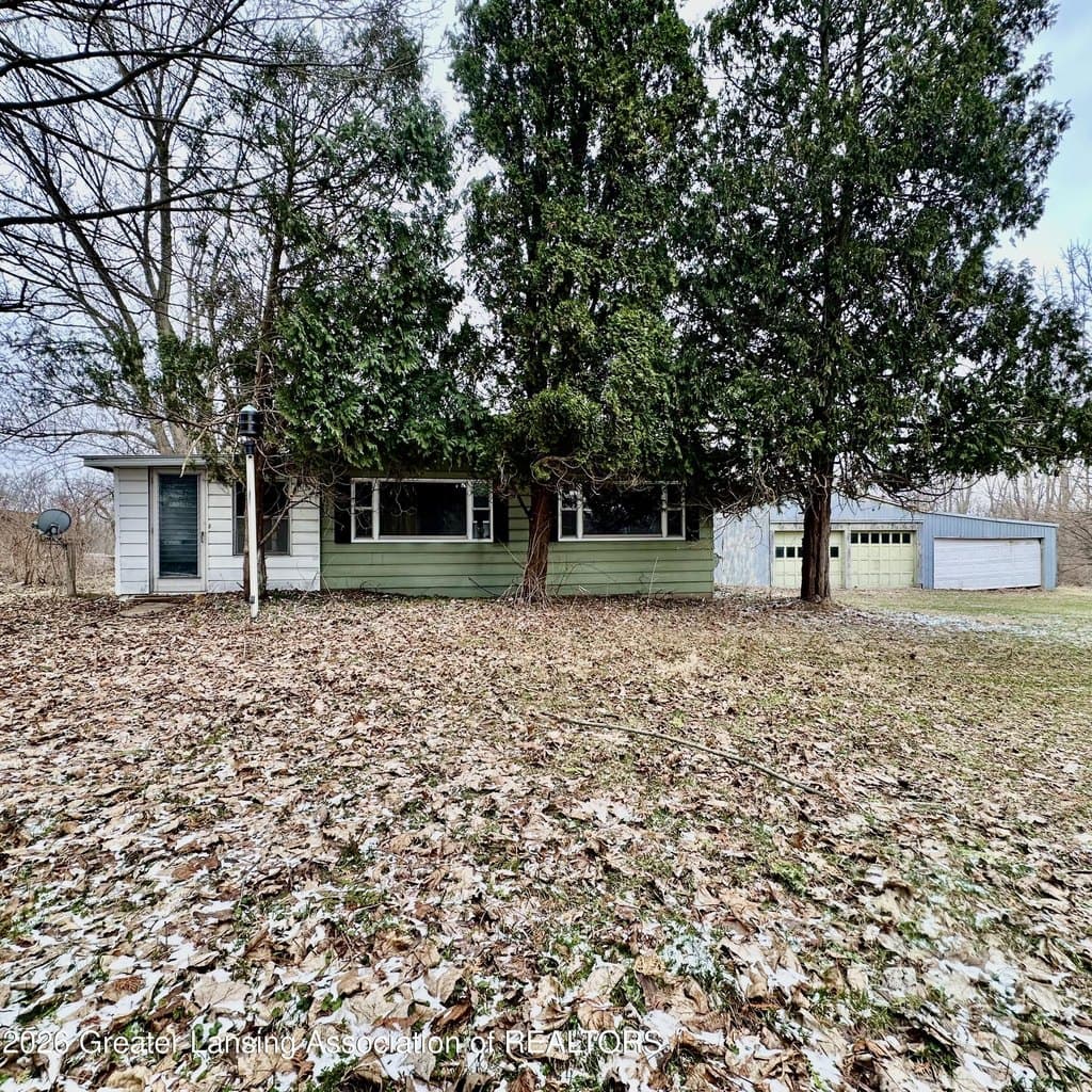 3 bedroom house for sale at 23707 15 Mile Rd Bellevue - $250,000