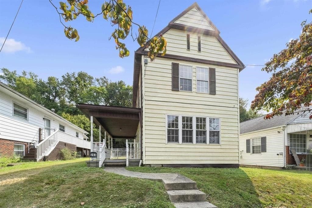 2 bedroom house for sale at 283 High St Ceredo - $99,900