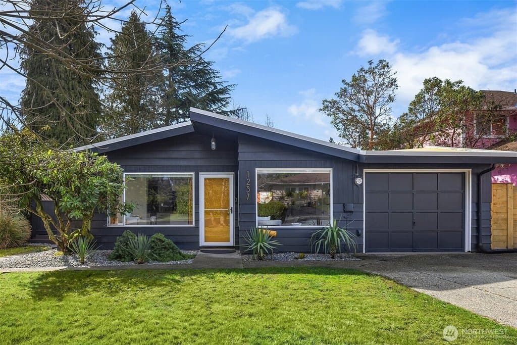 3 bedroom house for sale at 1237 SW 118th St Burien 98146 - $655,999